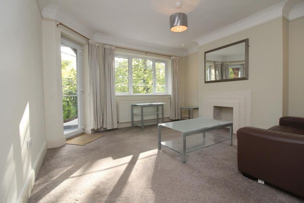 3 Bed Flat, Withdean Court, BN1 - Photo 1