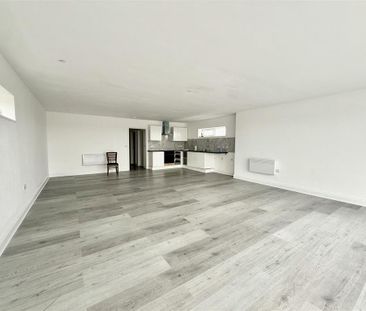 2 bedroom penthouse to rent - Photo 2