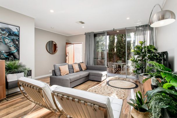 Fully furnished luxury city fringe house near Adelaide Oval & CBD - Photo 1