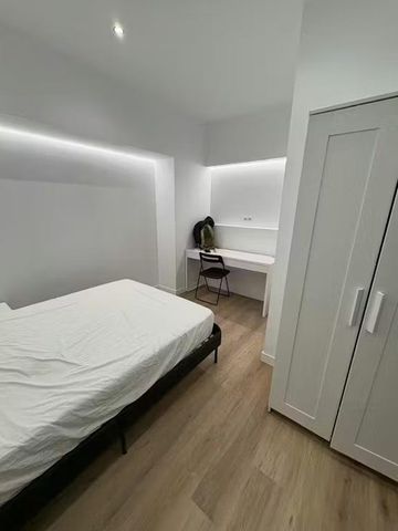 Carrer de Sants, Barcelona, Catalonia 08028 - Photo 4