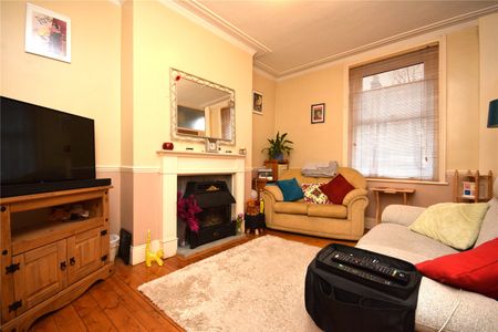 30, Yewdall Road, Rodley, Leeds, West Yorkshire, LS13 1NB - Photo 2