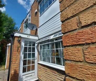 2 Bed Terraced House, Campion Walk, LE4 - Photo 2