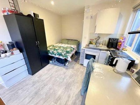 Studio to rent - Photo 5