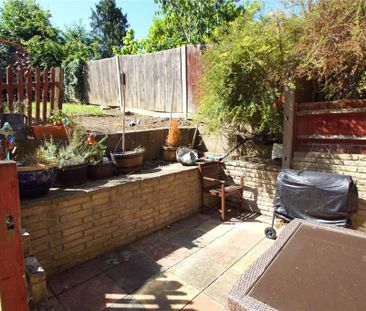 3 bed Terraced House for rent - Photo 4