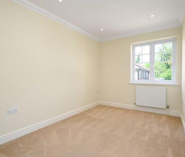 4 bedroom detached house to rent - Photo 4