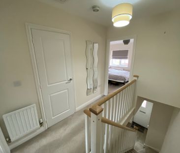 Bletchley Way, Leeds, Horsforth - Photo 2