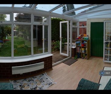 3 bedroom semi-detached house to rent - Photo 2