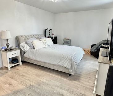 For Lease - 735 Pam Crescent Unit# Main&2nd, Newmarket, Ontario - Photo 4