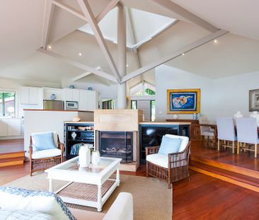 4 Bedroom Deep Waterfront Home - Photo 1