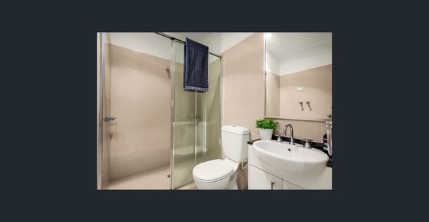 Spacious Three Level Townhouse - New Carpet to all Bedrooms - Photo 1