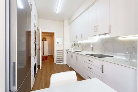 1 Bedroom Furnished Apartment with Parking – Lisbon - Photo 3