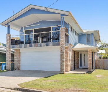 Riverside Living with Lift Access & Stunning Water Views – Fully Ap... - Photo 2