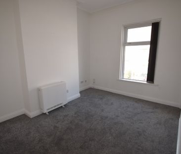 To Let 1 Bed Flat - Photo 5