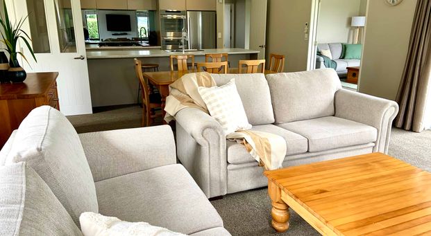 Fully Furnished Spacious Immaculate Family Home in Private Location! - Photo 1