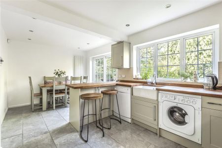 4 bedroom detached house to rent - Photo 4