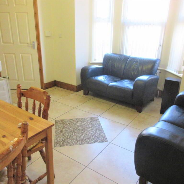 Great Apartment, 58 Agincourt Avenue, Queens Quarter!, Belfast, BT7 1PU - Photo 1