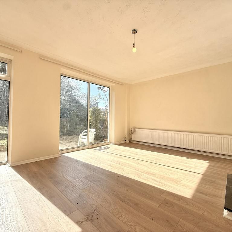 3 bedroom terraced house to rent - Photo 1