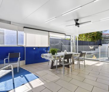 A Sunlit Family Sanctuary with Fresh Upgrades & a Sparkling Pool – ... - Photo 2