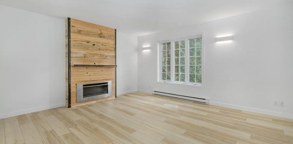 Disponible 1er juillet 2026 Maison entièrement rénovée en 2026 : 3 chambres avec balcon et accès à la cour arrière Sainte-Adèle - Photo 2