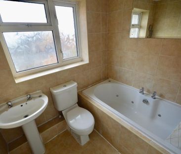 3 bedroom semi-detached house to rent - Photo 5