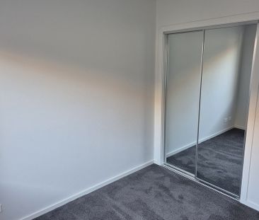 4-bedroom shared house, Mentelle Street - Photo 1