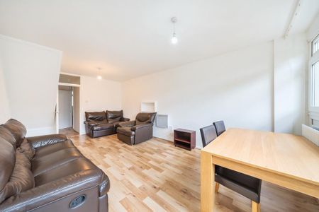 3 bedroom flat to rent - Photo 3