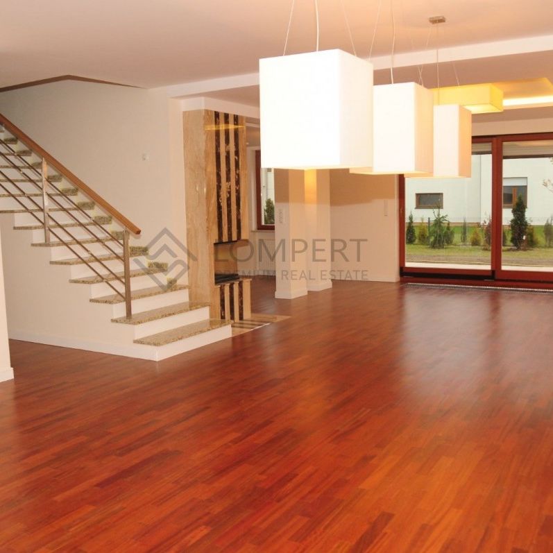 Przestronny, 6 pokojowy, po remoncie. - Zdjęcie 1