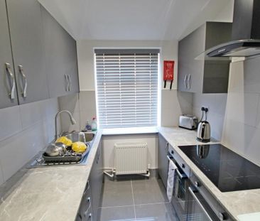 1 bedroom in a house share to rent - Photo 4