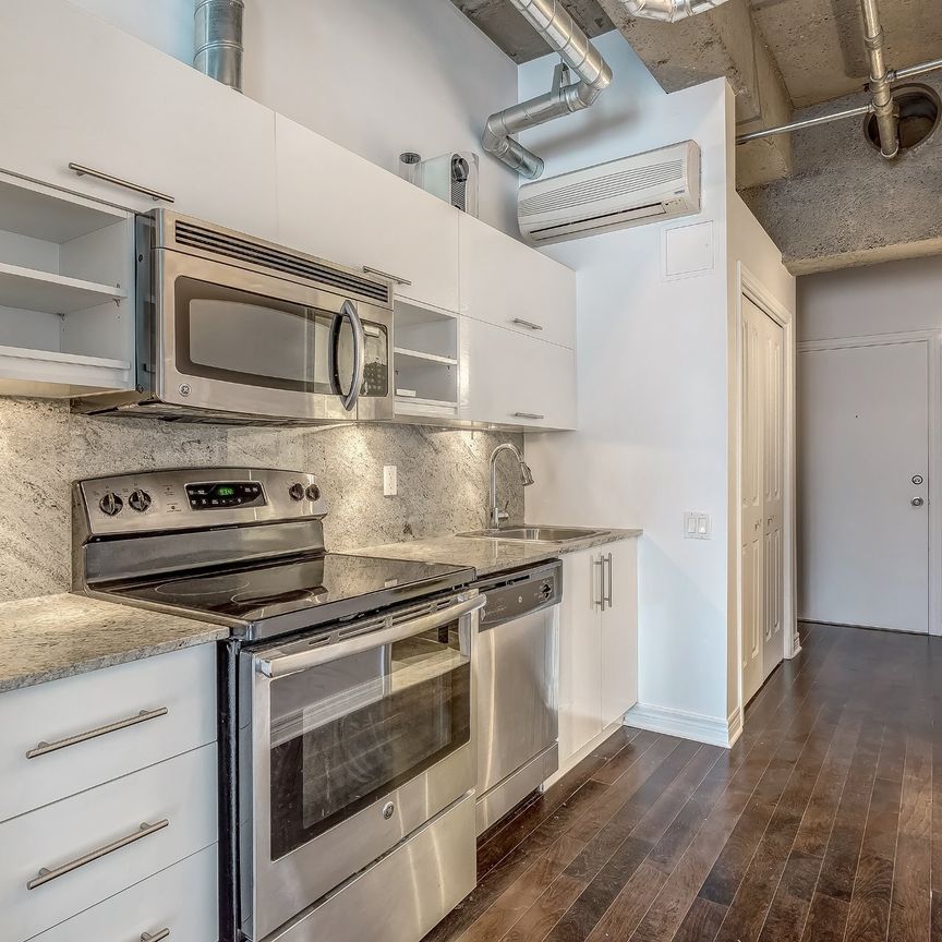 Condo for rent, Montréal (Ville-Marie) - Photo 1