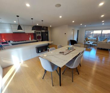 Impressive family home Blockhouse Bay - Photo 2