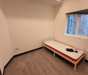 Studio Flat, Copley Park, SW16 - Photo 2