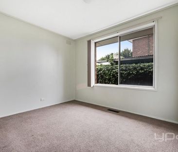 5 Gladstone Park Drive, Gladstone Park - Photo 4