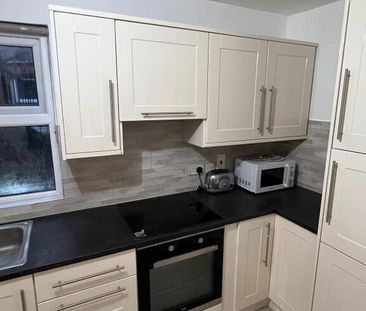 En-Suite Room, 4 Eglantine Gardens, Belfast, BT9 6EZ - Photo 3