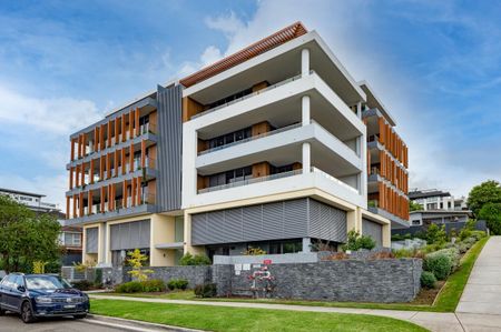 Luxury Two Bedroom Plus Study Apartment With City Views! - Photo 3