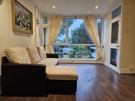 2 Bed Maisonette, Michaels Close, SE13 - Photo 1