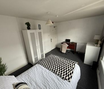 4 bedroom house to rent - Photo 1