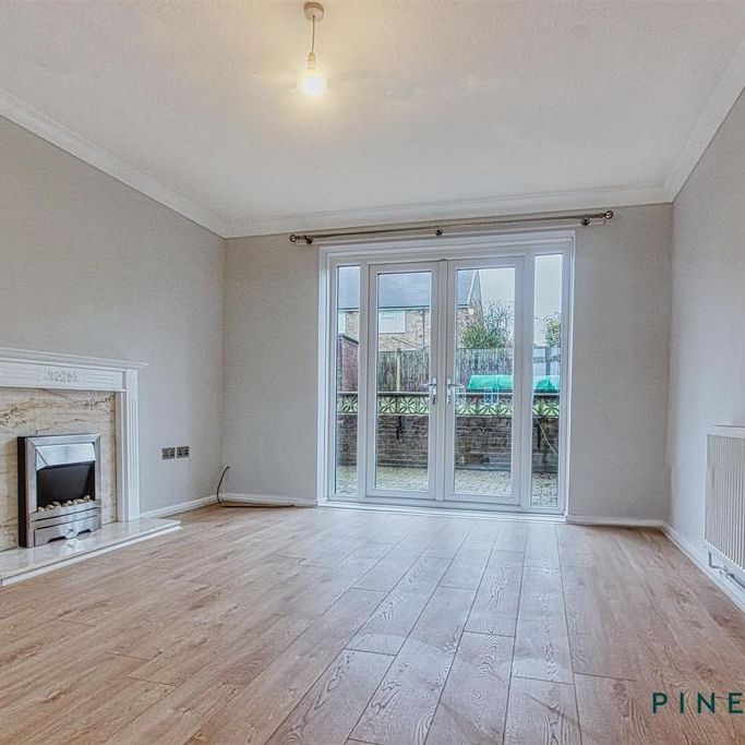 3 bedroom semi-detached house to rent - Photo 1