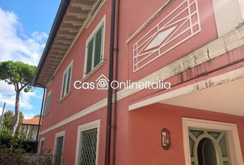 Via Piave, Forte dei Marmi, Tuscany 55042