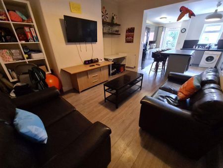 6 bedroom house to rent - Photo 2