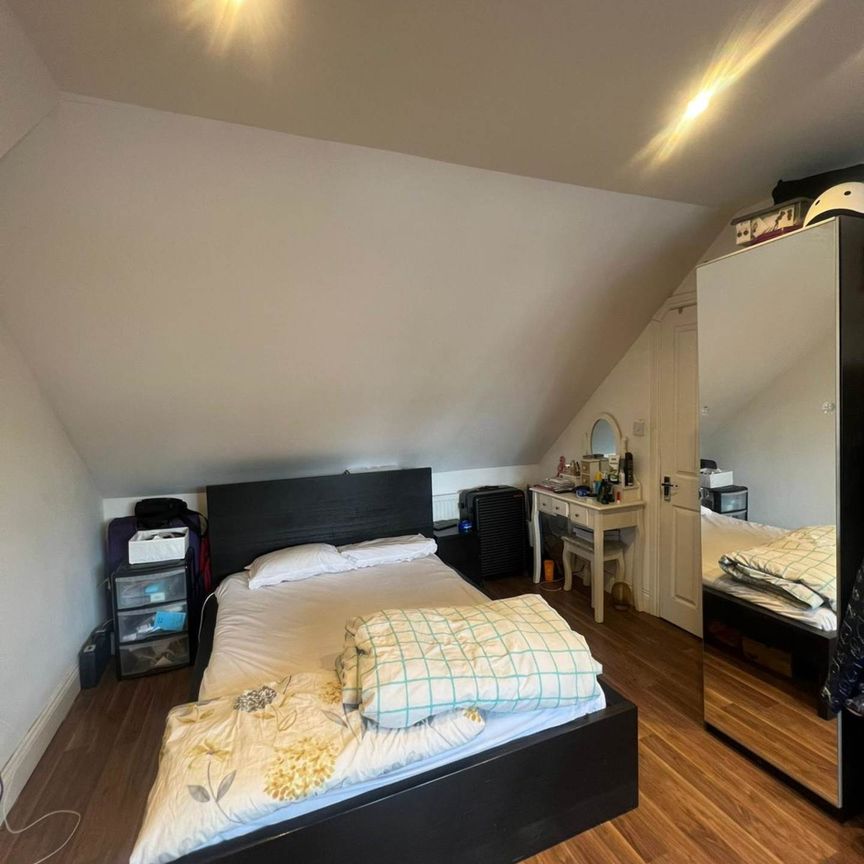 Price £1,100 pcm - Available 02/07/2025 - Furnished - Photo 1