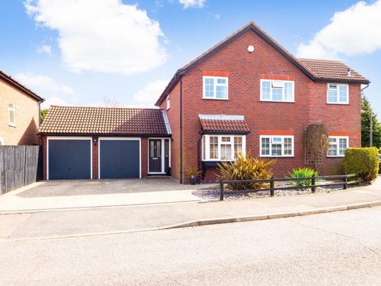 4 bedroom detached house to rent - Photo 1