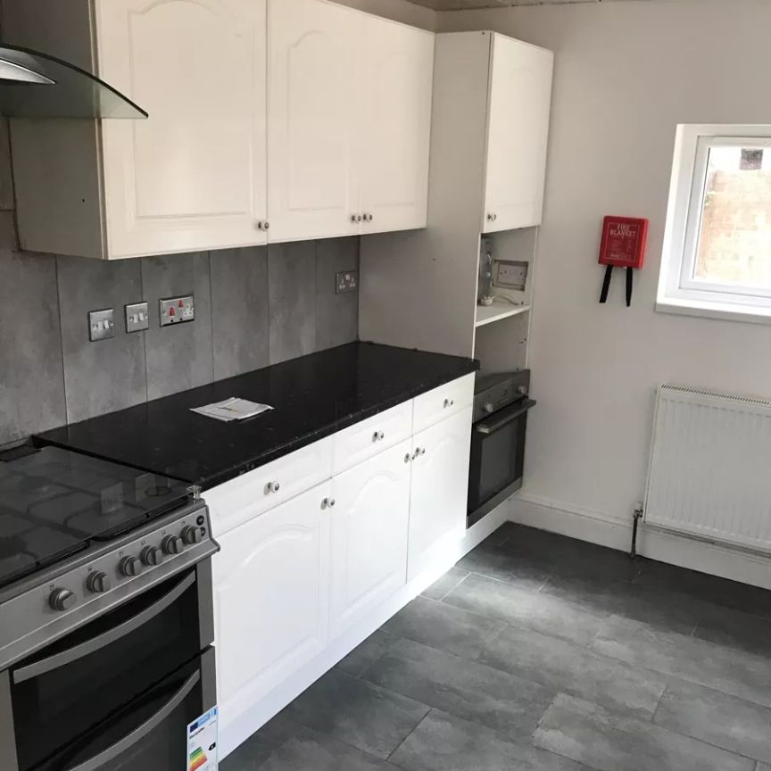 Evington Road (5 bed) - Photo 1