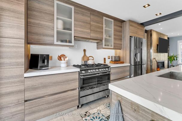 For Lease - 10 Oakdene Crescent, Toronto, Ontario - Photo 1