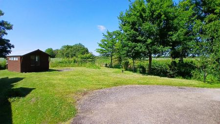 4 bedroom semi-detached house to rent - Photo 5