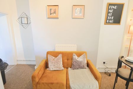 1 Bedroom Home – Medium Let - Photo 2