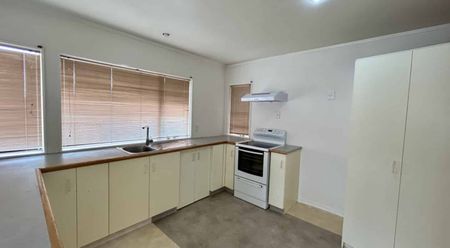 Close to town! - Photo 2