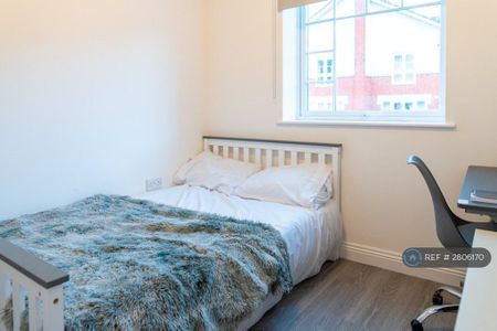 2 bedroom flat to rent - Photo 4