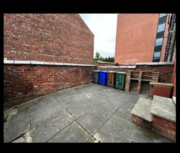 Room in a Shared House, Hathersage Road, M13 - Photo 3