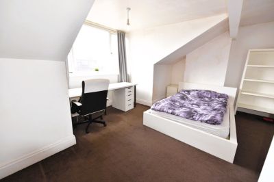 2 bedroom House in Cross Flatts Grove, Leeds - Photo 4