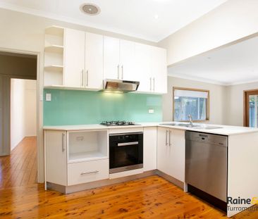 Sunny, Charming Family Home - Prime Location in Hornsby - Photo 6